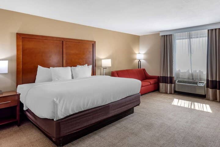 Room 33 of 60