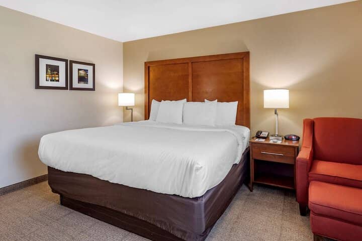 Room 32 of 60